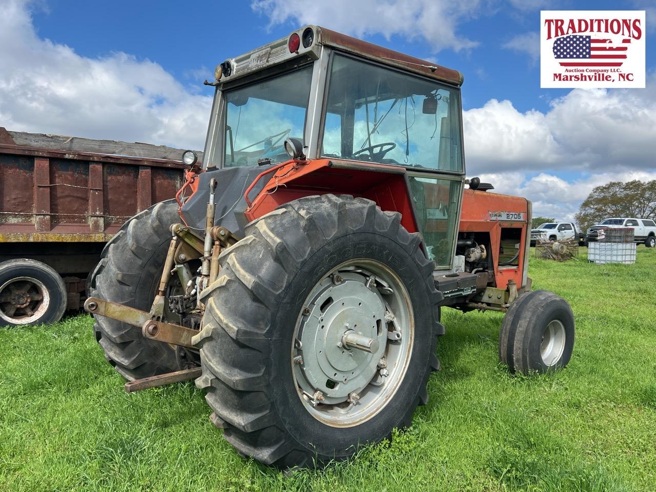 Massey Ferguson 2705