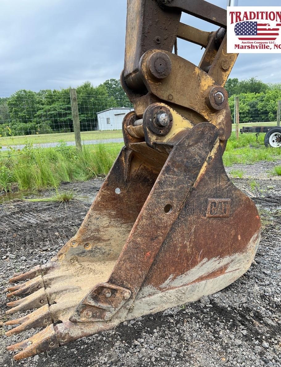 CAT 322L Excavator