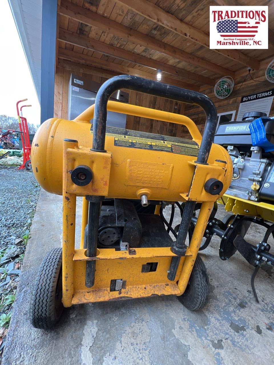 Dewalt 4.5 Gallon Air Compressor