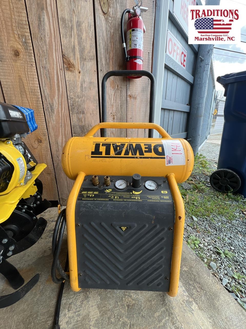 Dewalt 4.5 Gallon Air Compressor