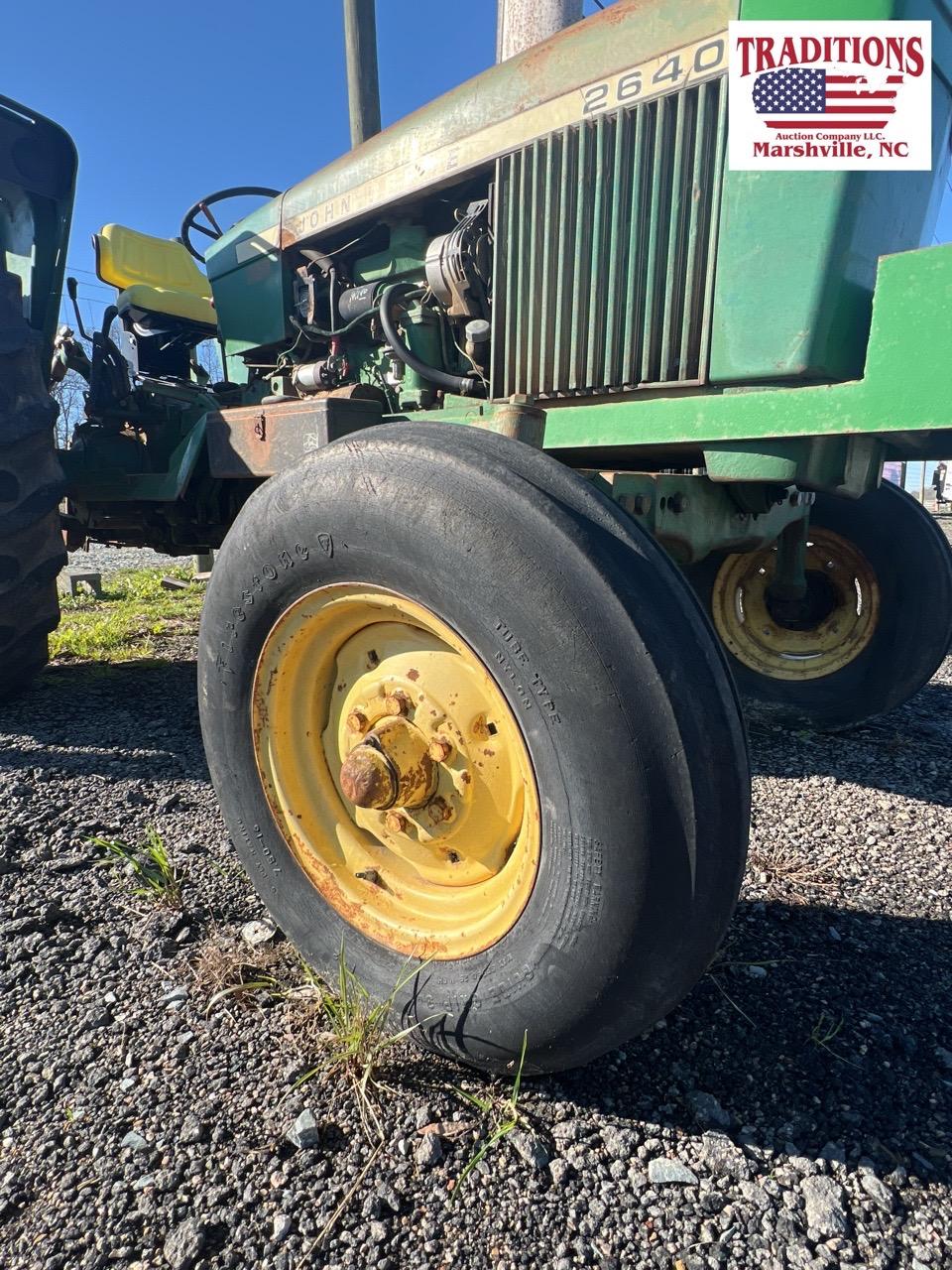 John Deere 2640 Tractor