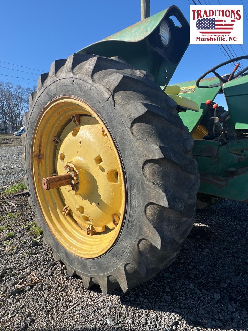 John Deere 2640 Tractor