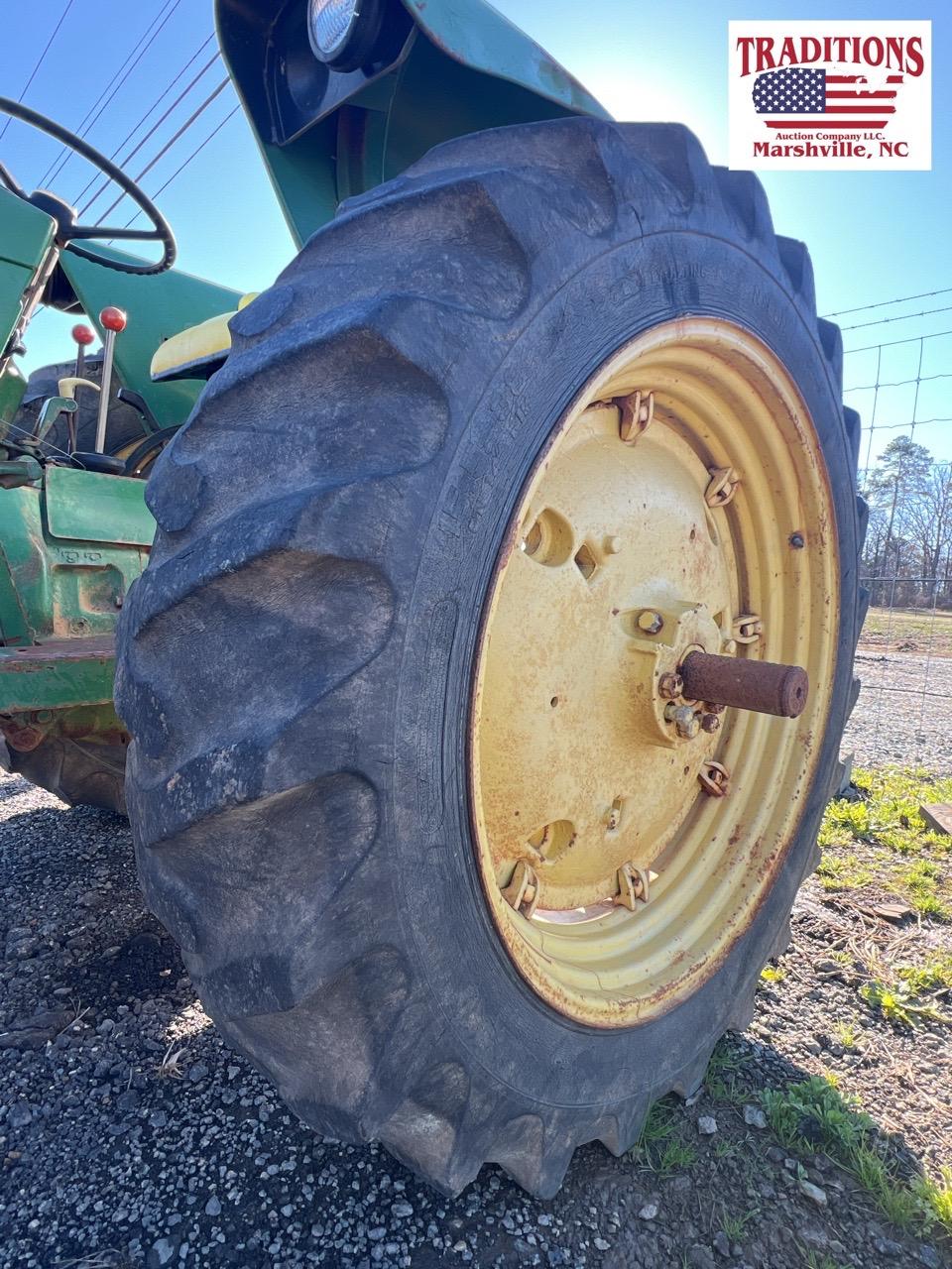 John Deere 2640 Tractor