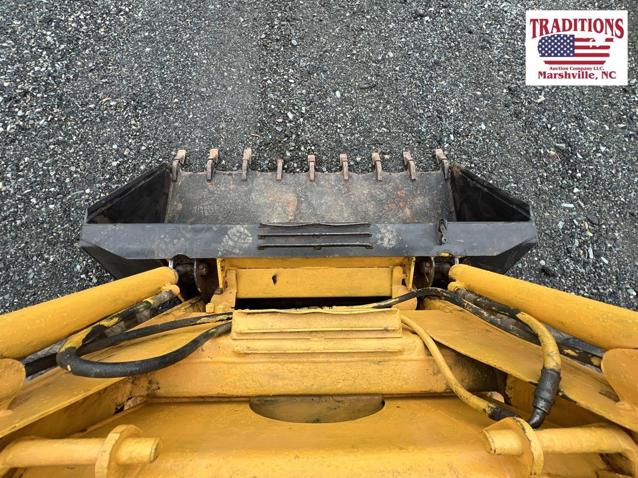 MAHTO L-1300 Skidsteer