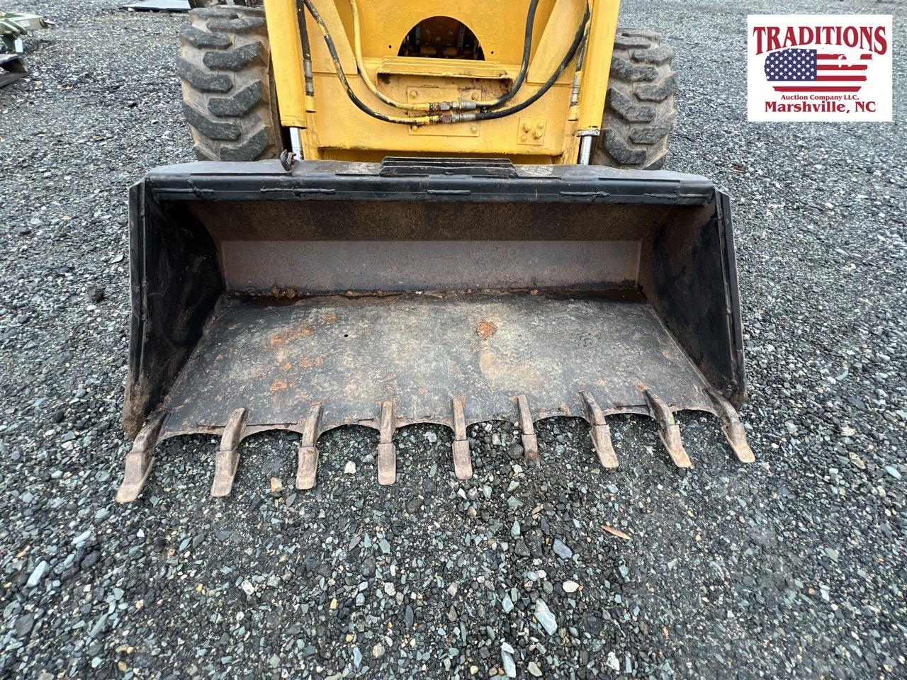 MAHTO L-1300 Skidsteer
