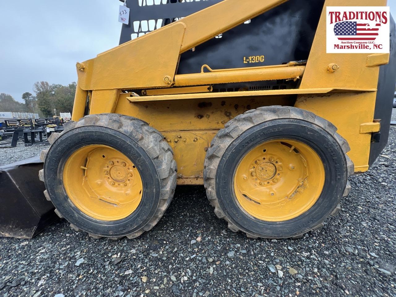 MAHTO L-1300 Skidsteer