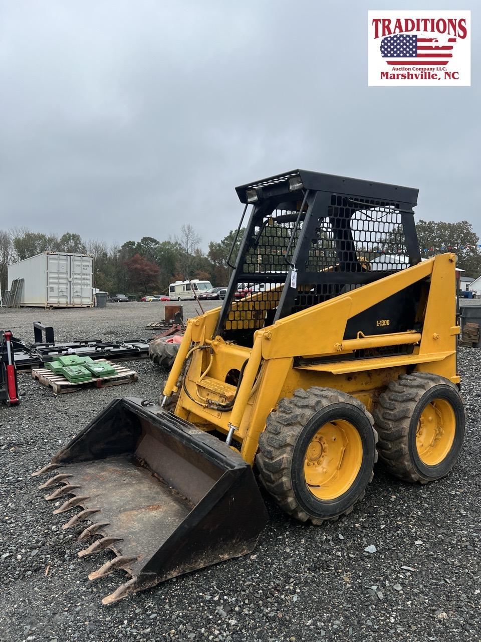 MAHTO L-1300 Skidsteer