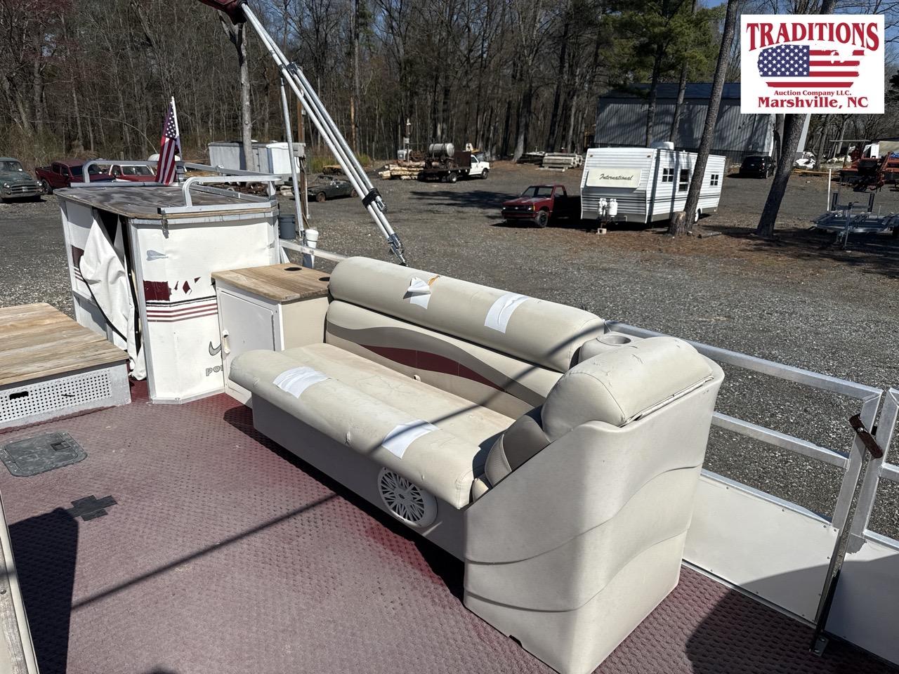 1992 JC Mfg 26ft TriToon 266 Boat HULL E292