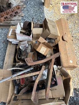 Mixed lot of Mopar parts