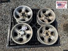 Set of 4 Chevrolet 5 Lug Wheels with Center Caps