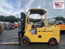 Towmotor 670S Forklift