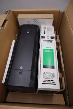 EMERSON CONTROL TECHNOLOGIES UNIDRIVE 30 HP M701-06400420A10101AB100 NEW