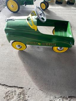 John Deere peddle car