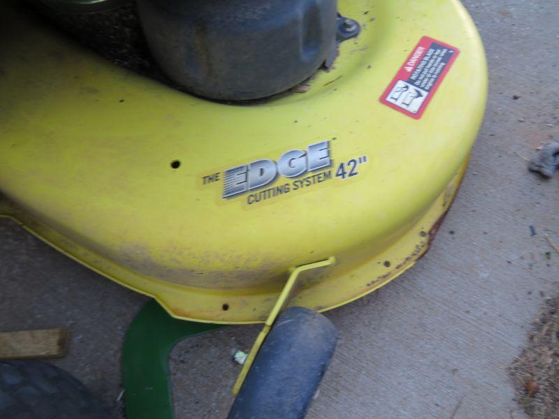2005 JD L118 LAWN MOWER