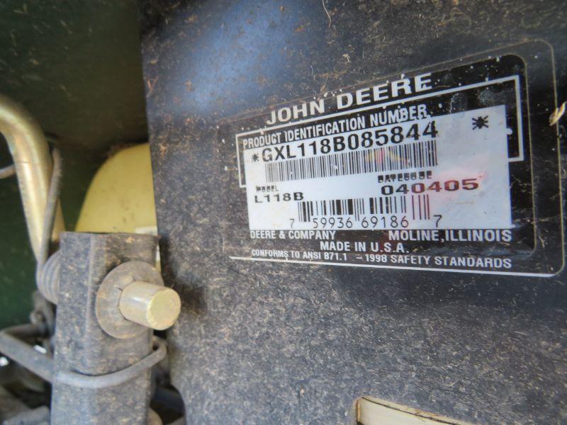 2005 JD L118 LAWN MOWER