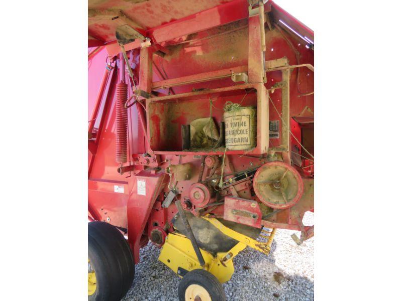 2011 NH BR7090 ROUND BALER