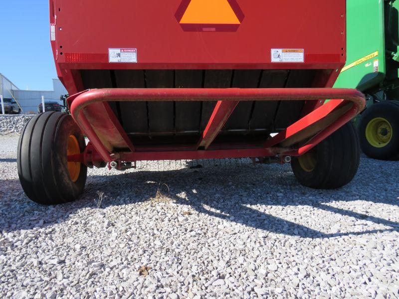 2011 NH BR7090 ROUND BALER
