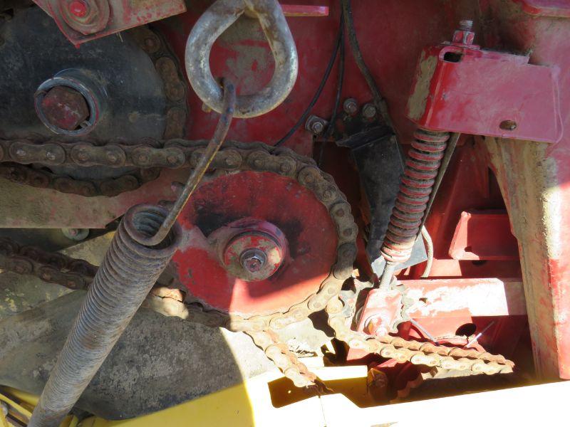2011 NH BR7090 ROUND BALER