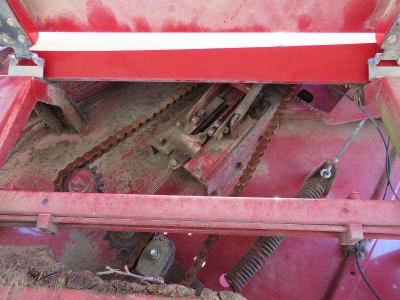 2011 NH BR7090 ROUND BALER