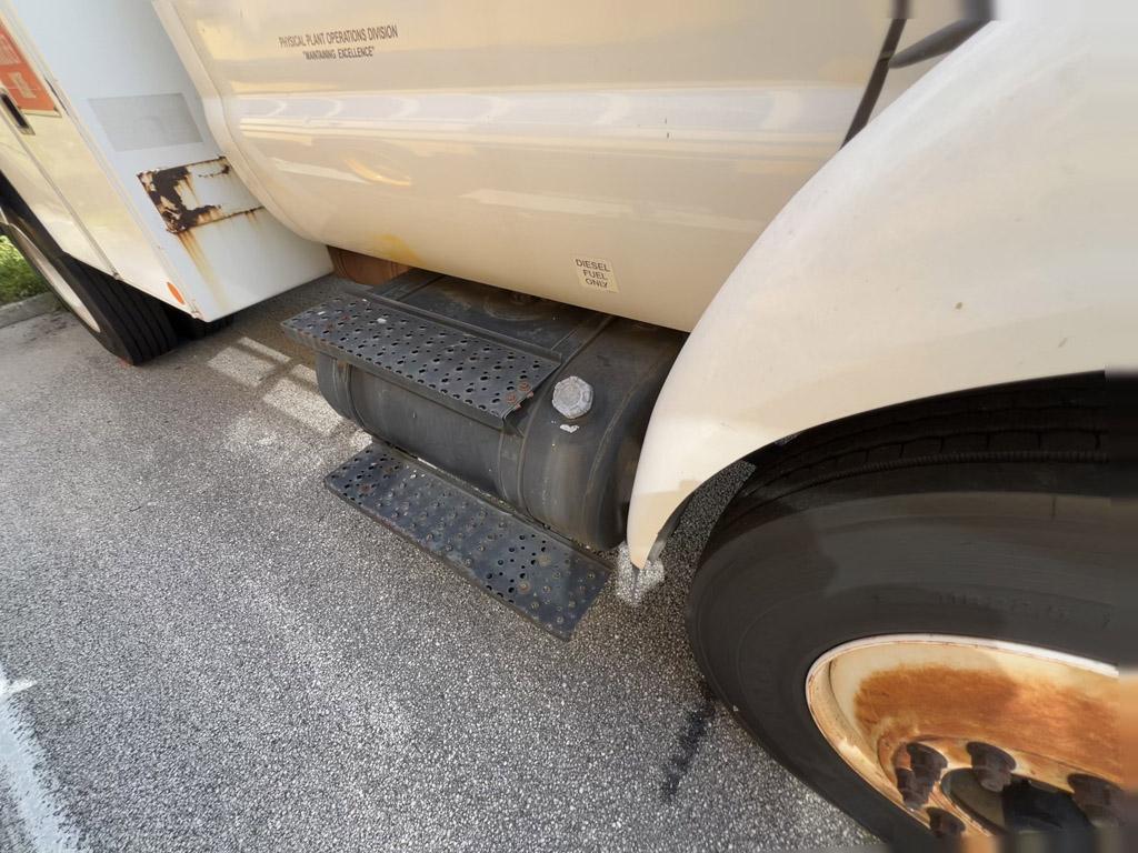 2006 Ford F-750 Super Duty Cab & Chassis Bucket Truck