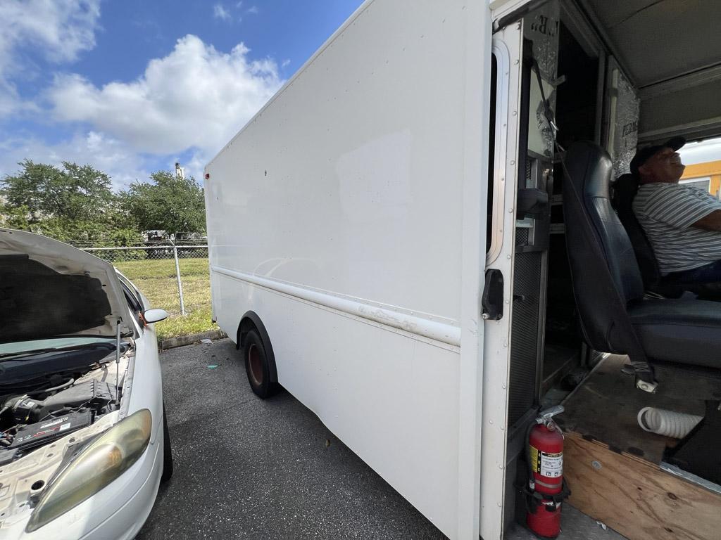 2007 Ford E-450 Cab & Chassis Step Van