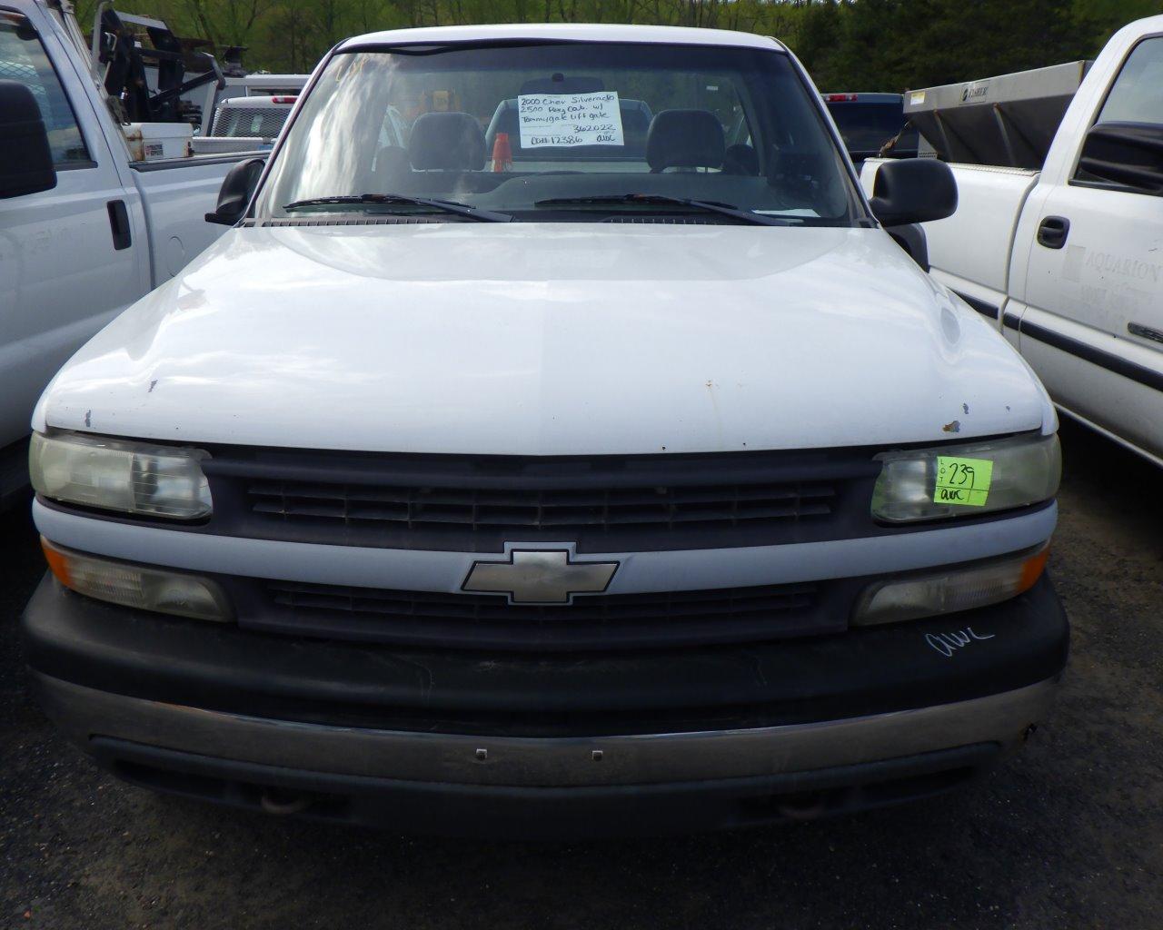 2000 Chevrolet Silverado 2500 Reg Cab   w/Tommy Gate Liftgate s/n:362022