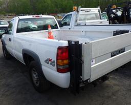 2000 Chevrolet Silverado 2500 Reg Cab   w/Tommy Gate Liftgate s/n:362022