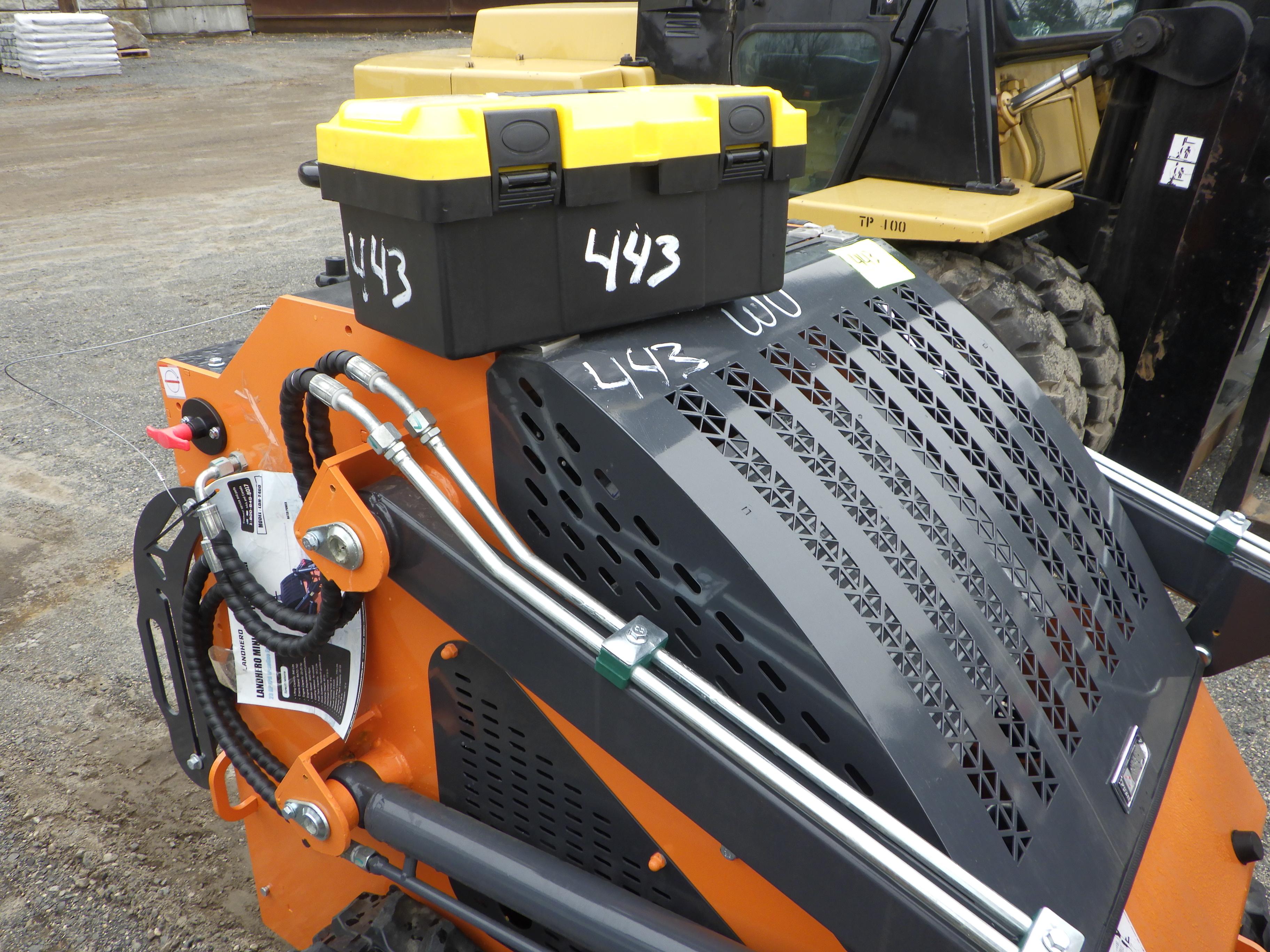 UNUSED LANDHERO Mini Skidsteer Loader