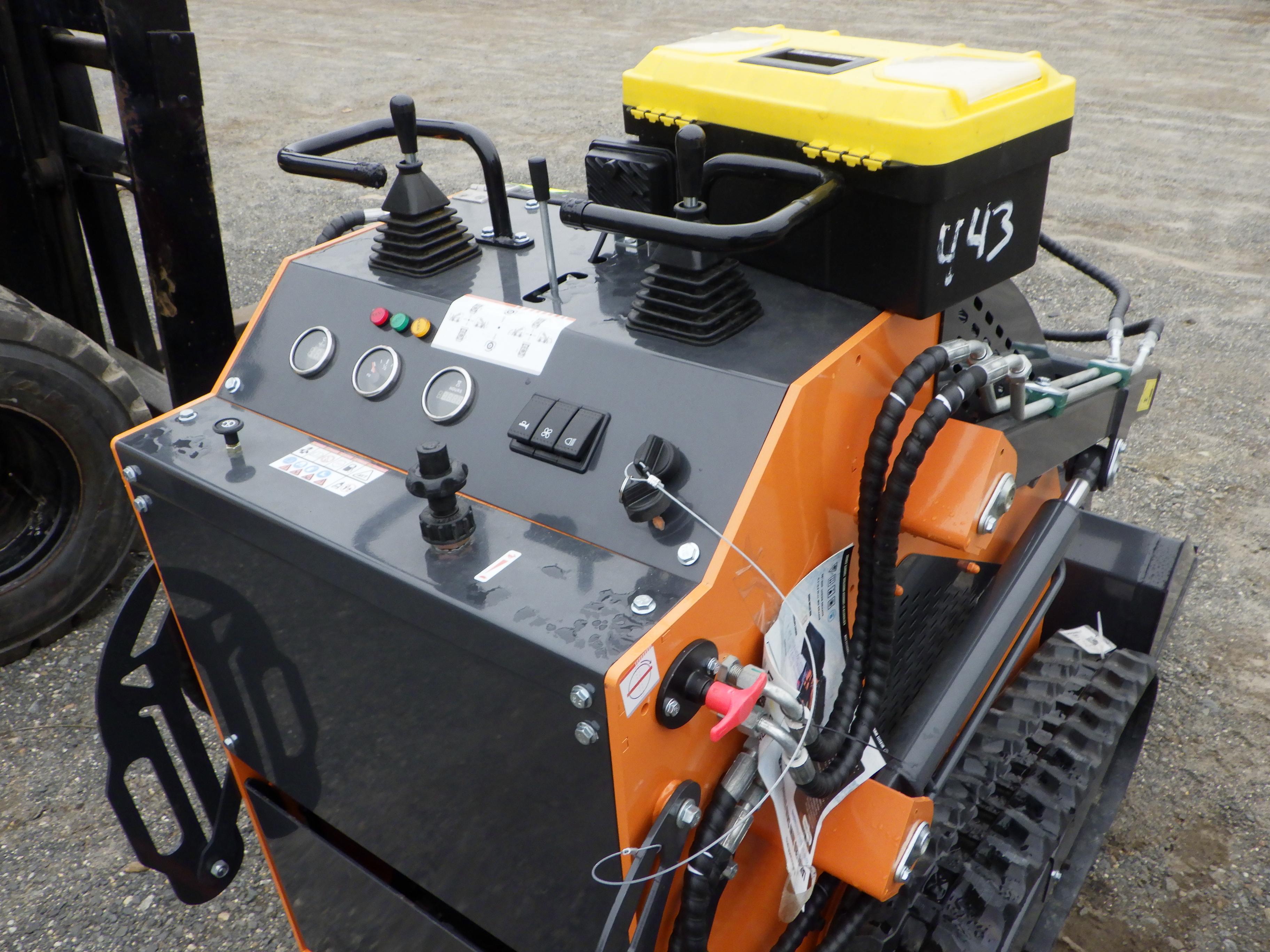 UNUSED LANDHERO Mini Skidsteer Loader
