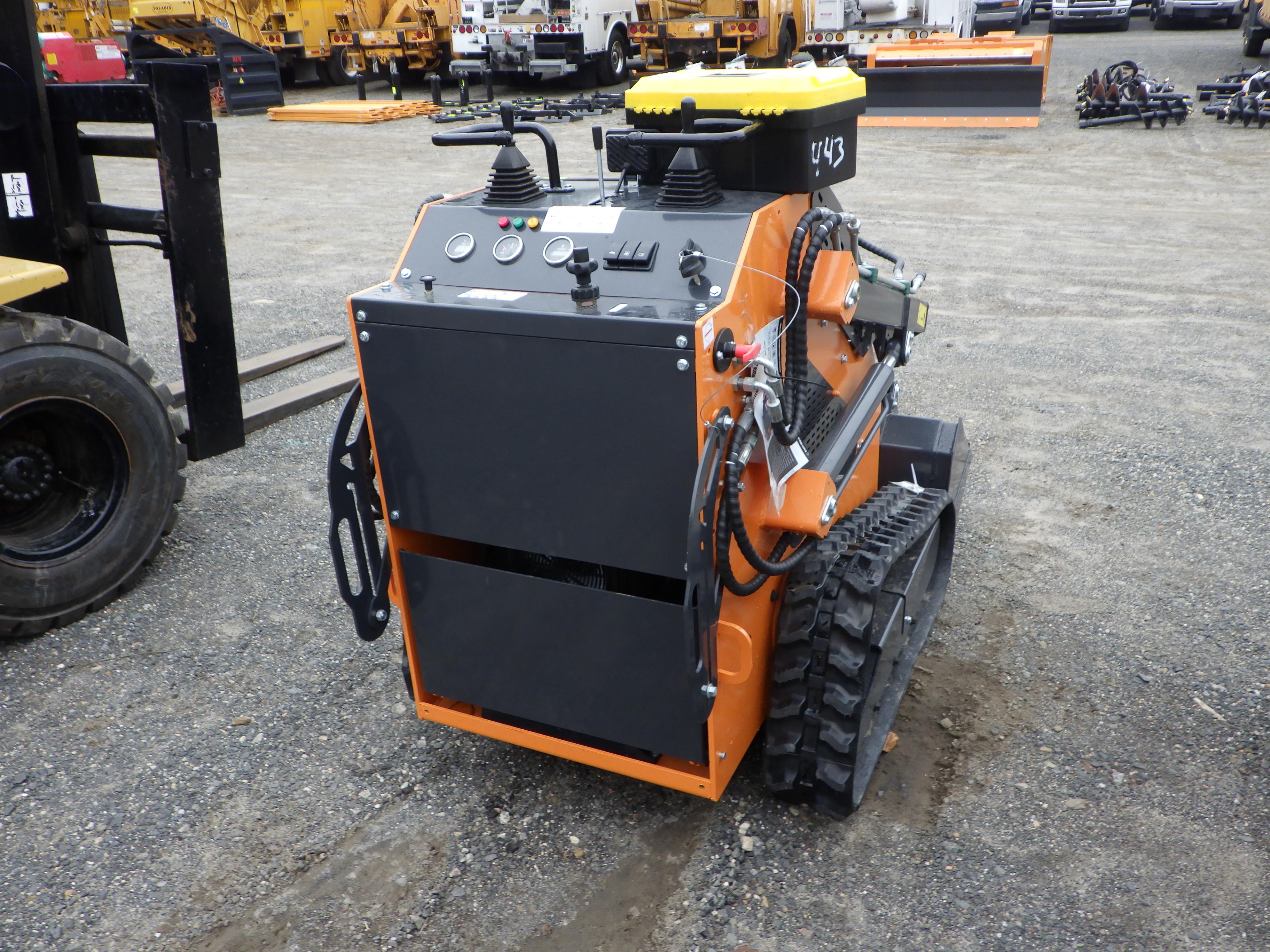 UNUSED LANDHERO Mini Skidsteer Loader