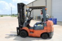 FORKLIFT, TOYOTA, 6,000-LB. BASE CAP. MDL. 7FGCU30, LPG, 5,600-lb. cap. as equipped, side shift,