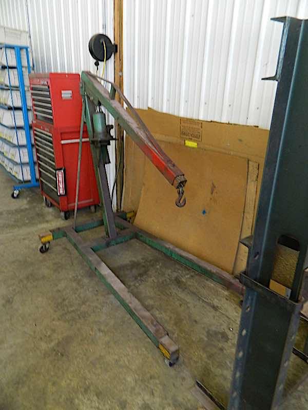 ENGINE HOIST