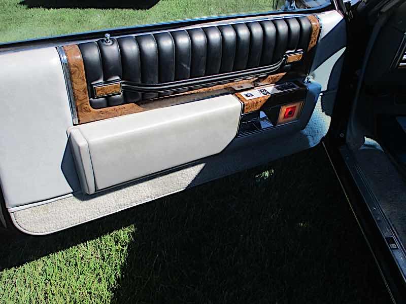 CADILLAC COUP DEVILLE