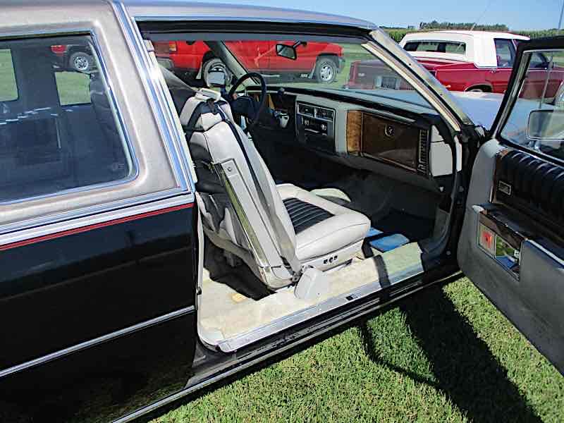 CADILLAC COUP DEVILLE