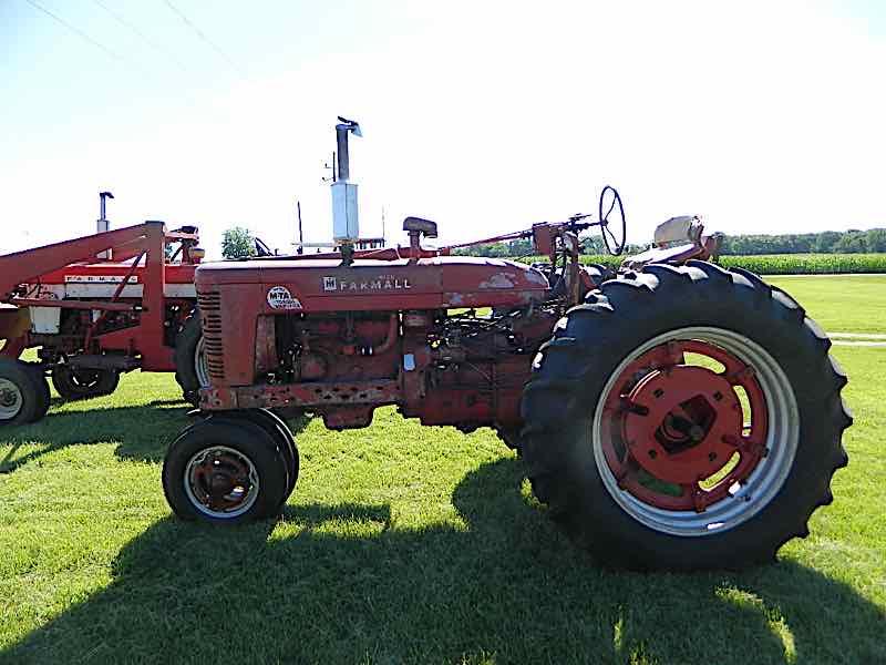 IH SUPER MTA TRACTOR