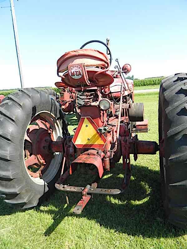 IH SUPER MTA TRACTOR