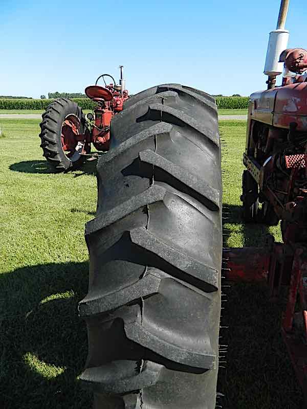 IH SUPER MTA TRACTOR