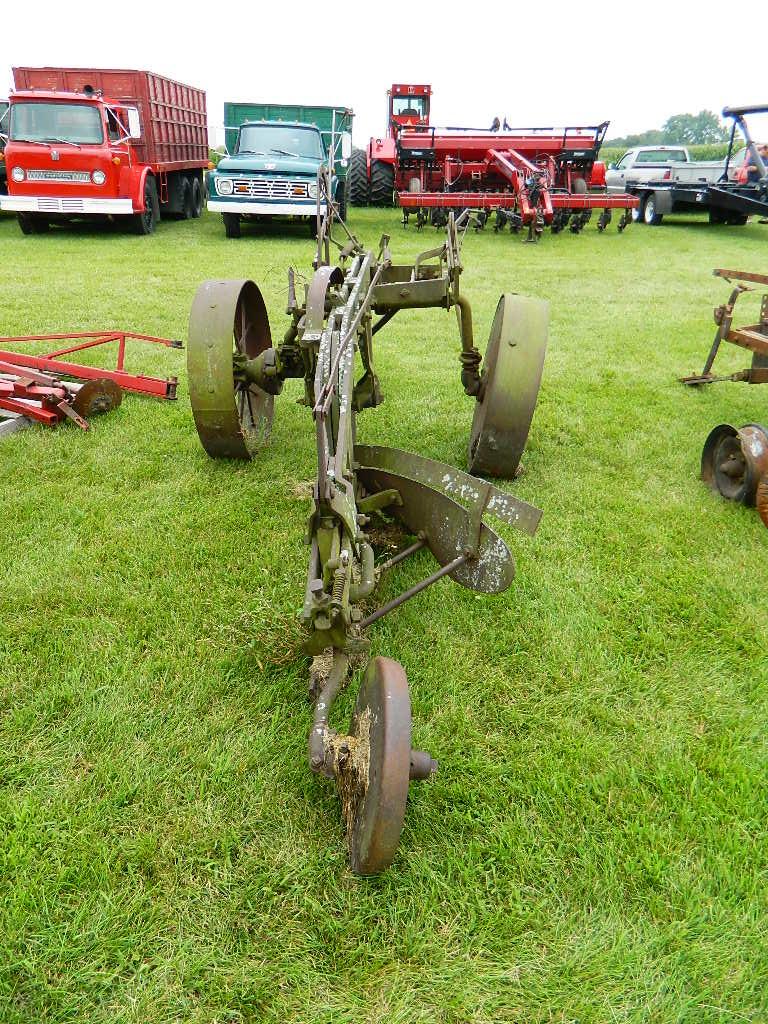 IH BREAKING PLOW