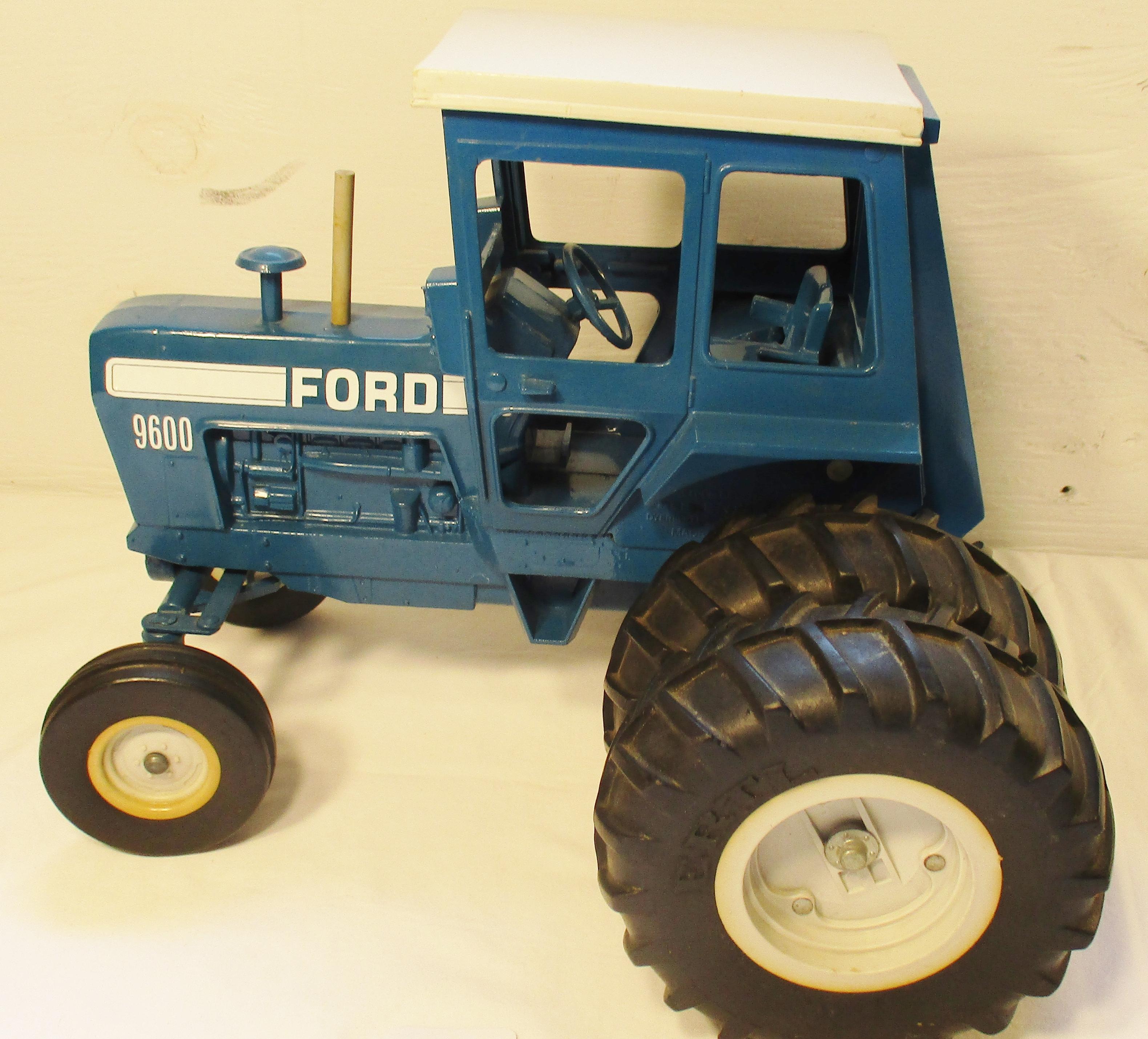 Ford 9600 tractor