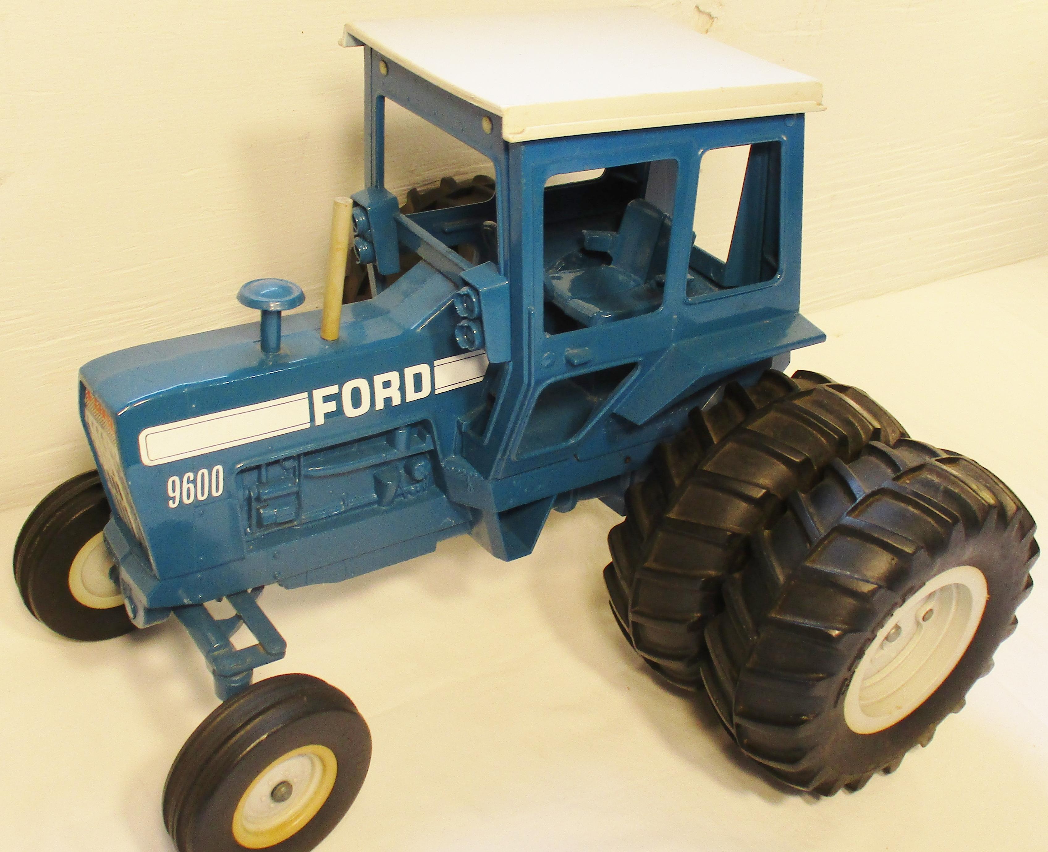 Ford 9600 tractor