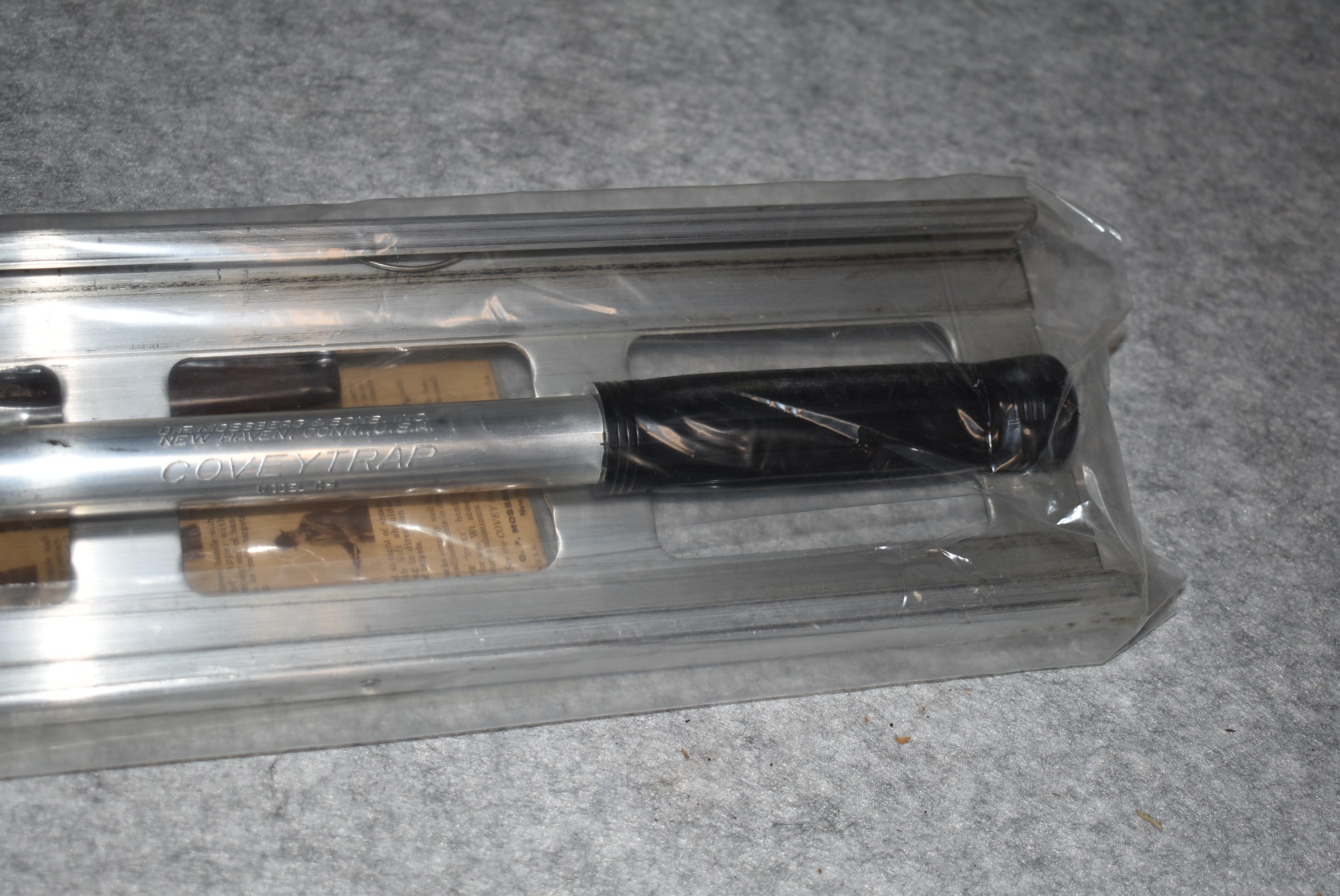 Mossberg – Aluminum Covey Trap Mod. C1 – Throws Up to 3 Standard Clay Targets – w/Original Box & Man