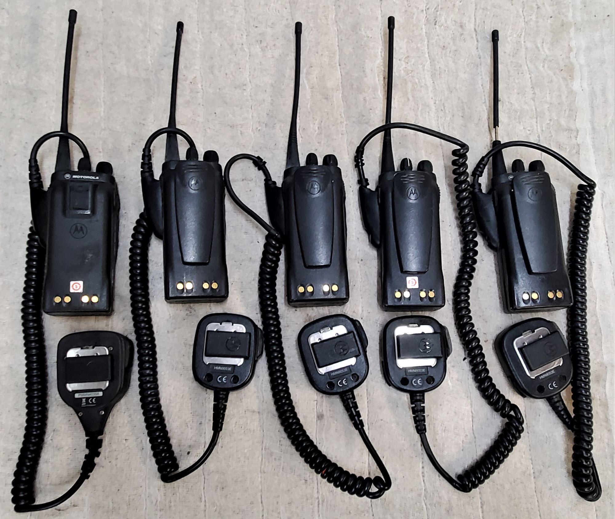 MOTOROLA HT750 Portable Two Way Radio