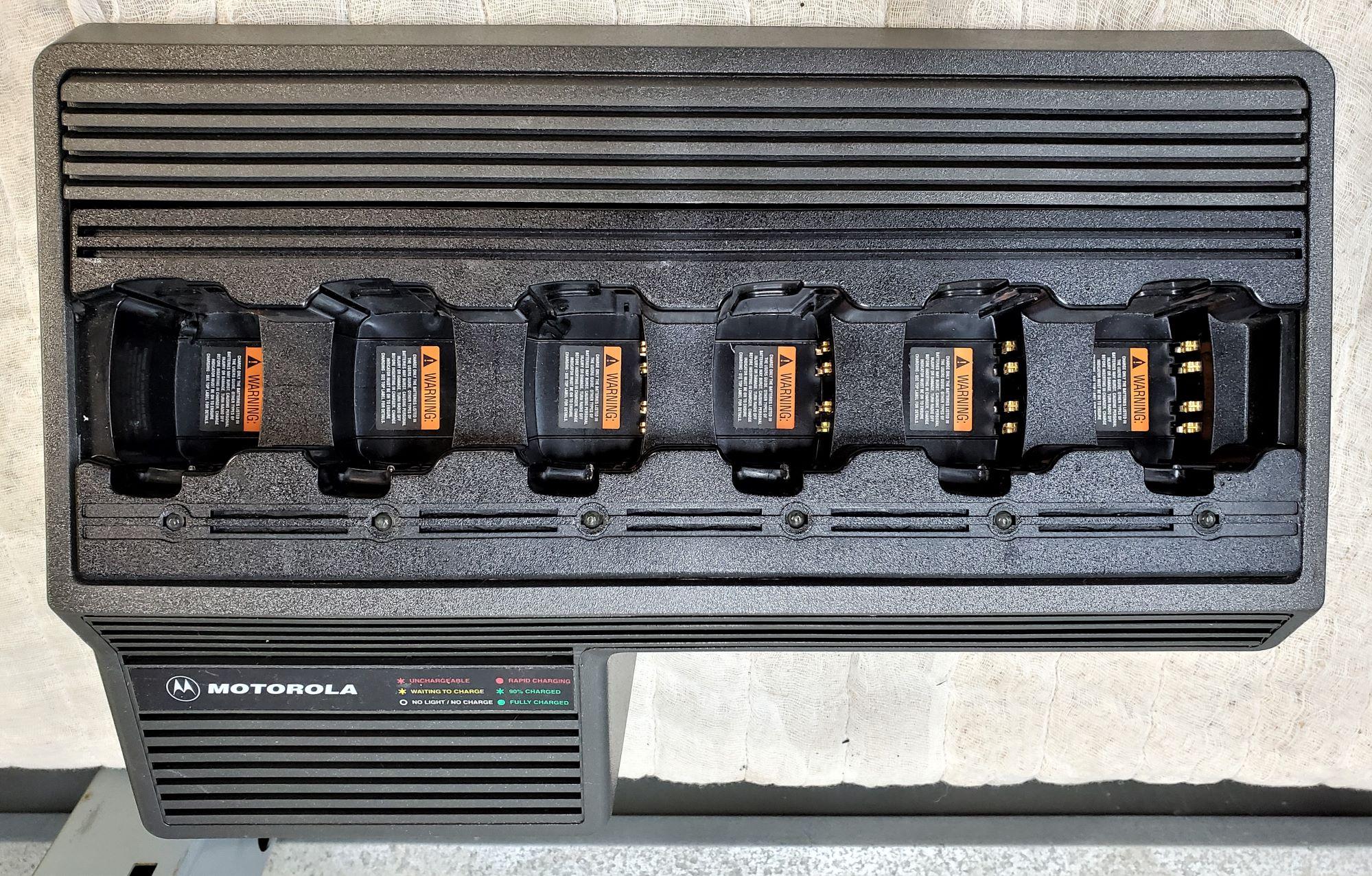 MOTOROLA HT750 Portable Two Way Radio