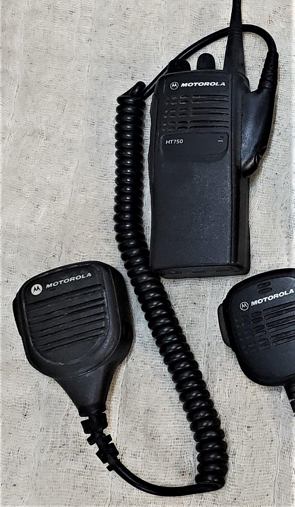MOTOROLA HT750 Portable Two Way Radio