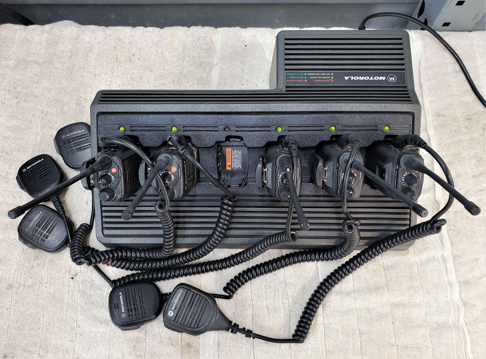 MOTOROLA HT750 Portable Two Way Radio