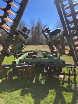 John Deere 630 apx 27.5' Disc