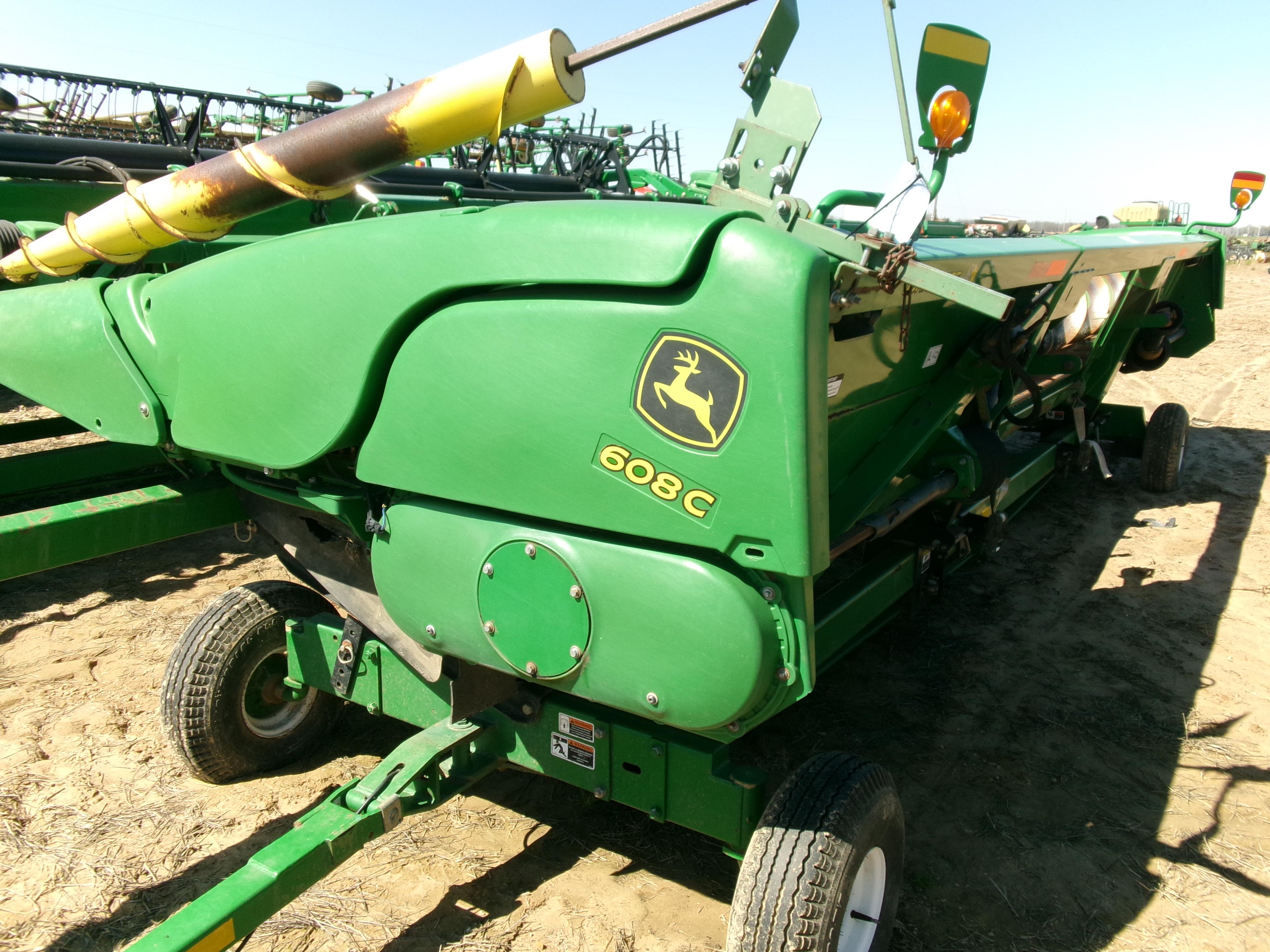 John Deere 608C 8 row wide Corn Header