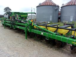 John Deere 1725 stack fold 16 row 30" Vacuum Planter