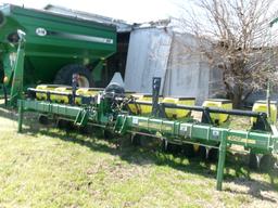 John Deere 1700 8 row 30" Rigid Vacuum Planter w/3 bu plastic hoppers