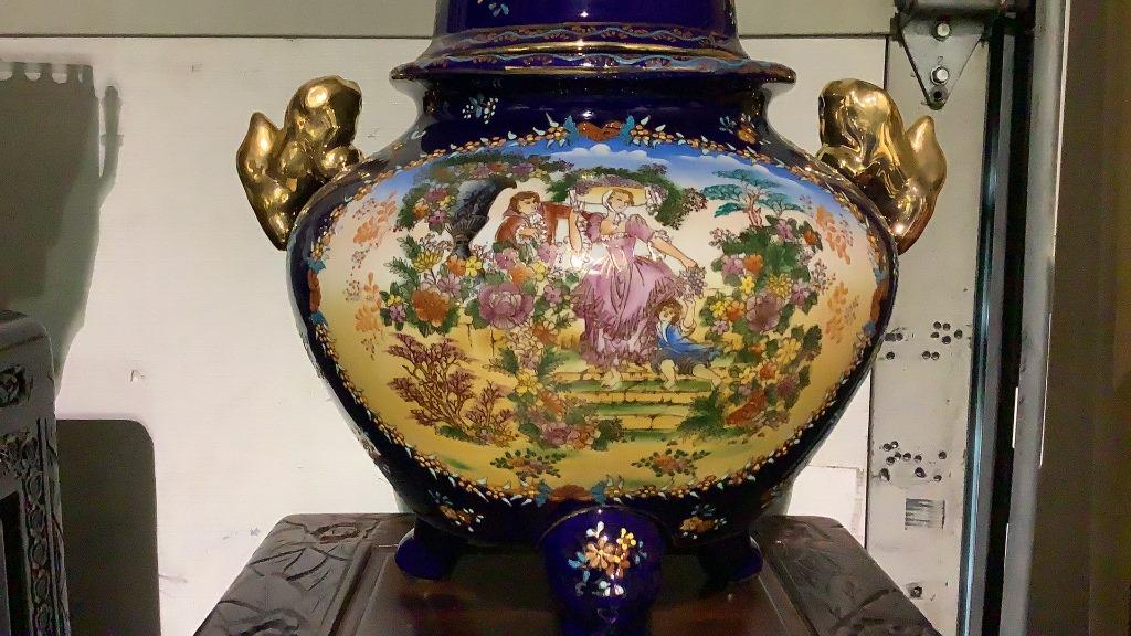 COBALT POT BELLY FOOTED CAPPED VASE